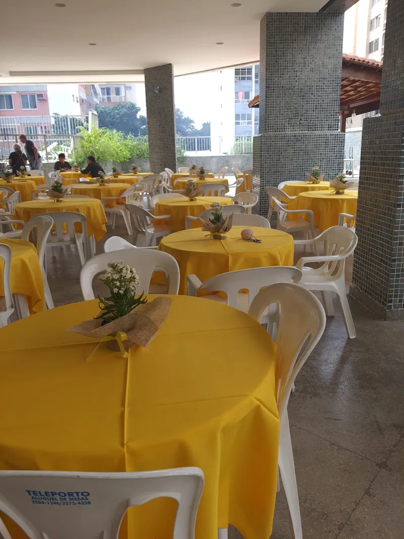 Festa com toalhas da Premier: Amarelo ouro