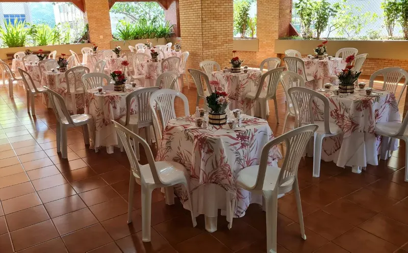 Festa com toalhas da Premier: Floral no salão