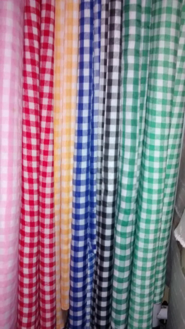 Toalhas xadrez em rosa, vermelho, laranja, azul, preto e verde